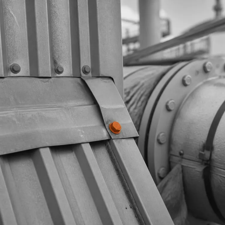 Comment le bardage métallique façonne les infrastructures pétrolières et gazières modernes